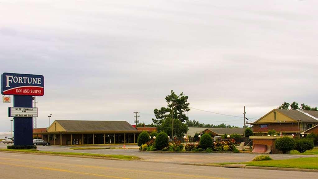 Fortune Inn & Suites Newport Bagian luar foto