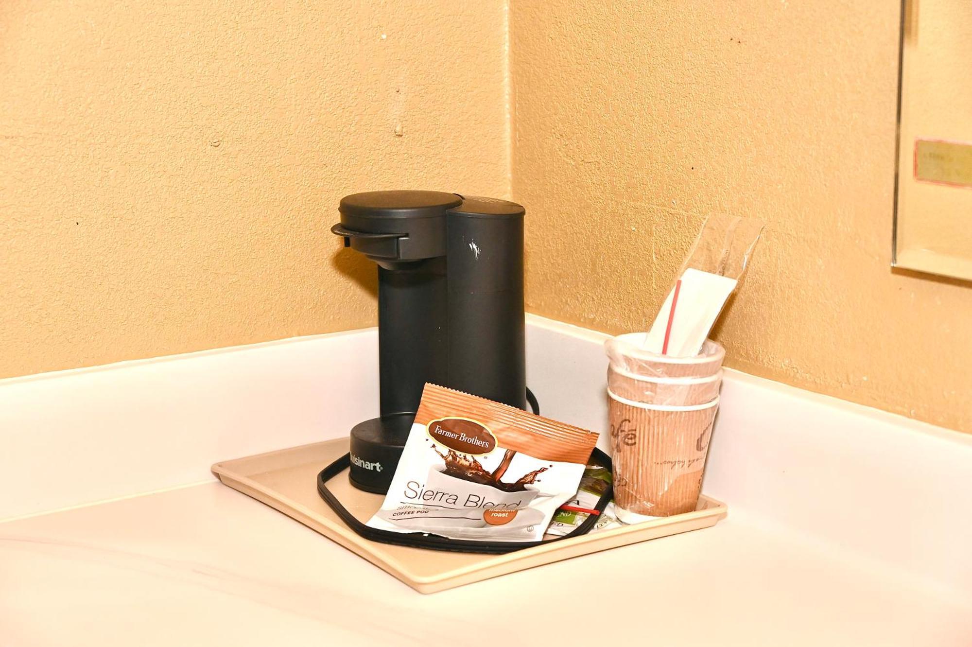Fortune Inn & Suites Newport Bagian luar foto