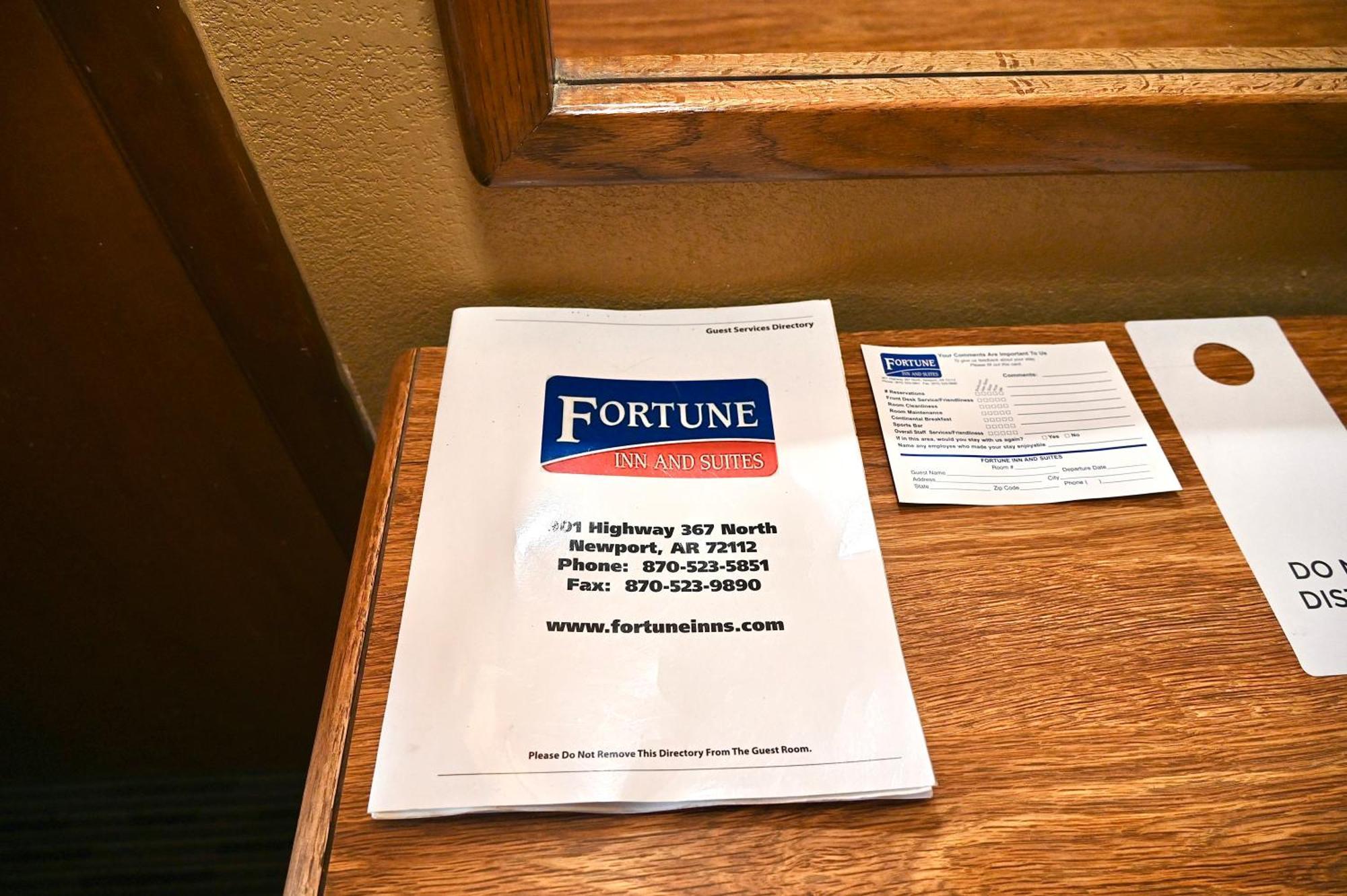 Fortune Inn & Suites Newport Bagian luar foto