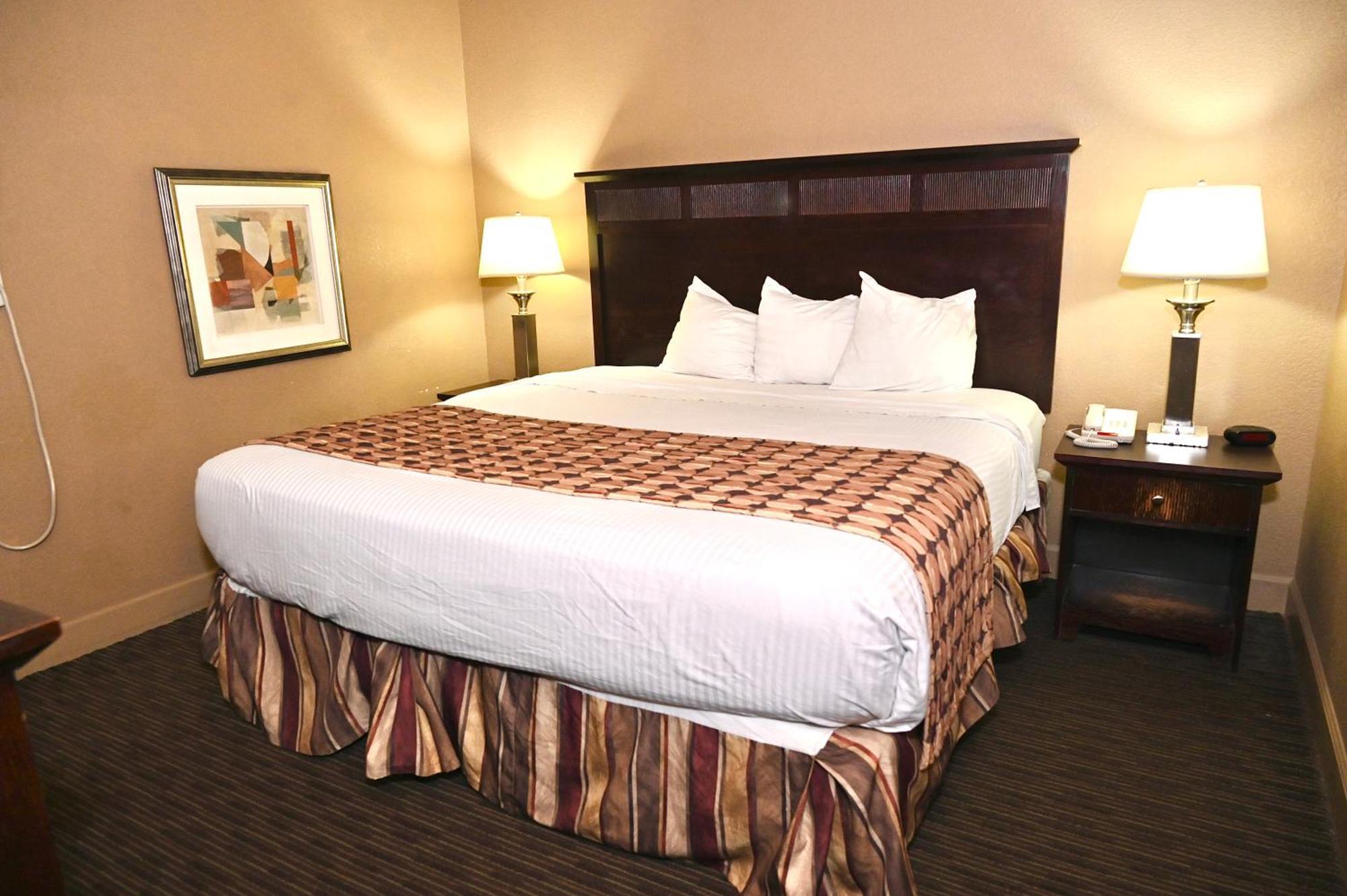 Fortune Inn & Suites Newport Bagian luar foto
