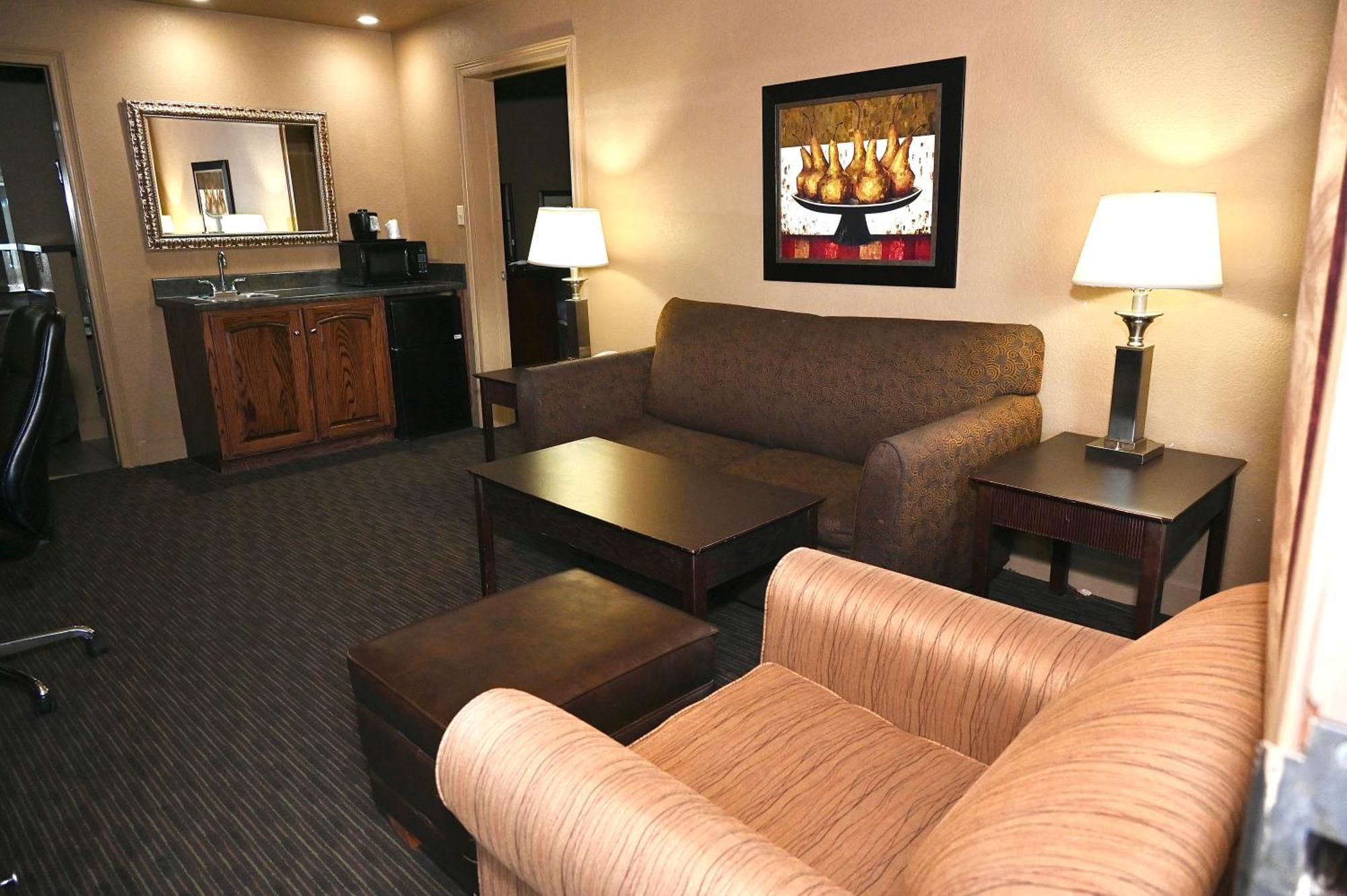 Fortune Inn & Suites Newport Bagian luar foto