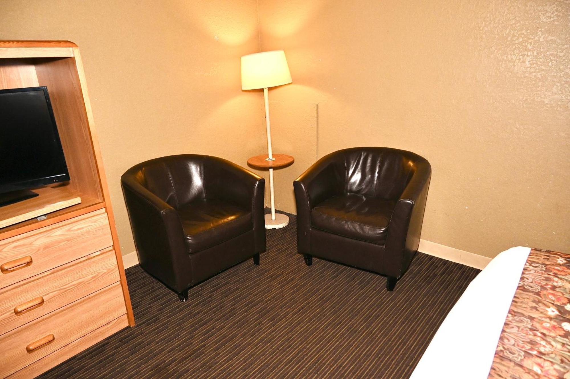 Fortune Inn & Suites Newport Bagian luar foto