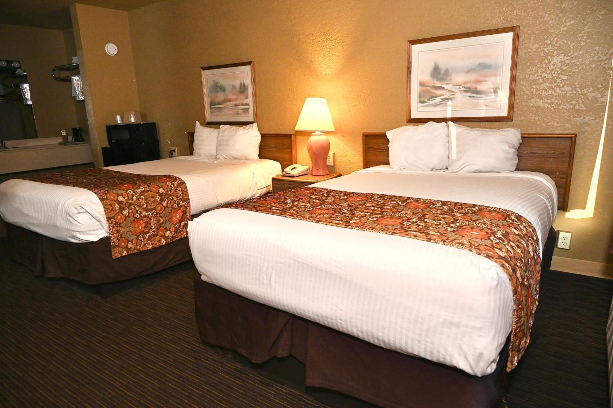 Fortune Inn & Suites Newport Bagian luar foto