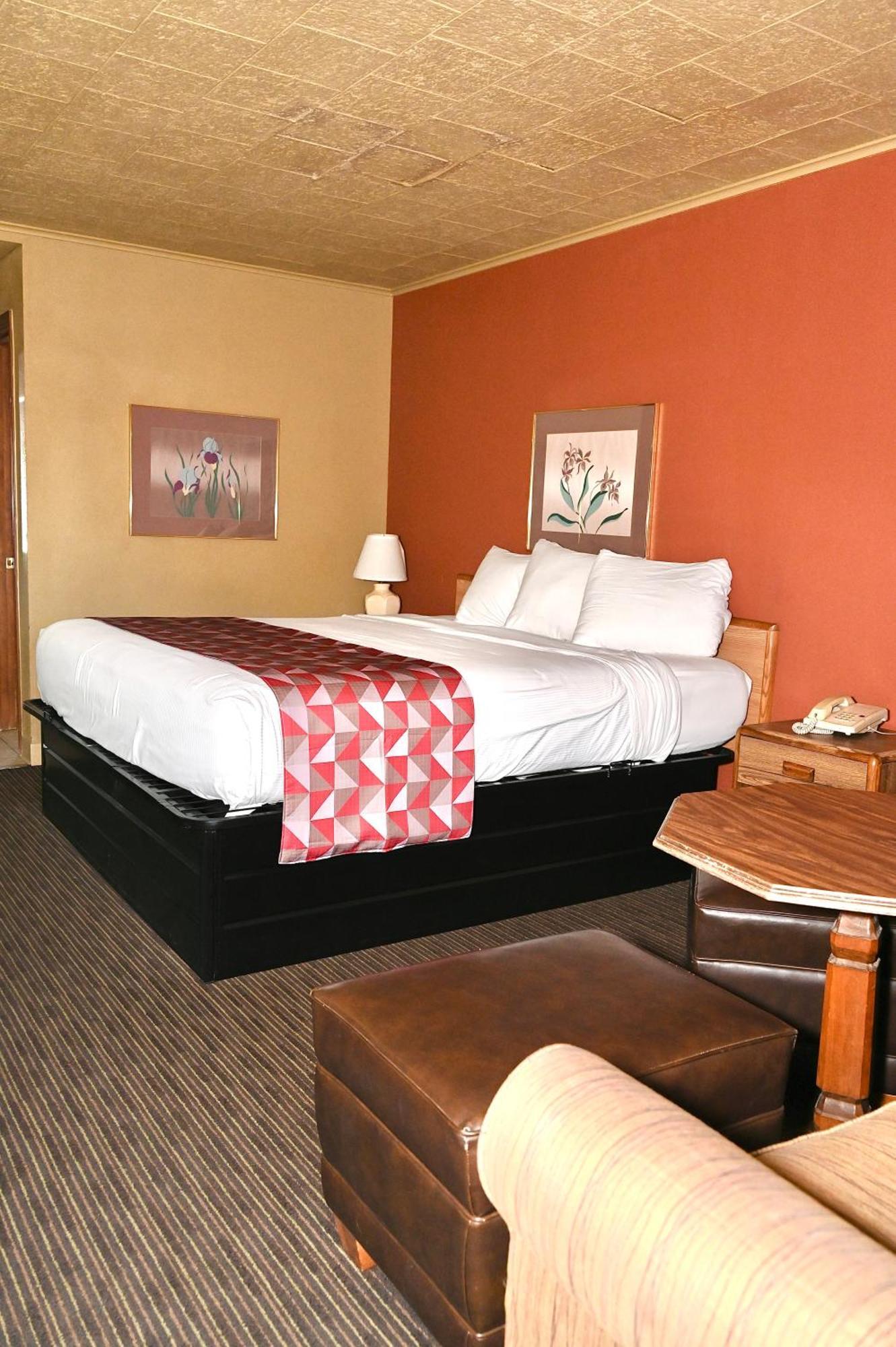 Fortune Inn & Suites Newport Bagian luar foto