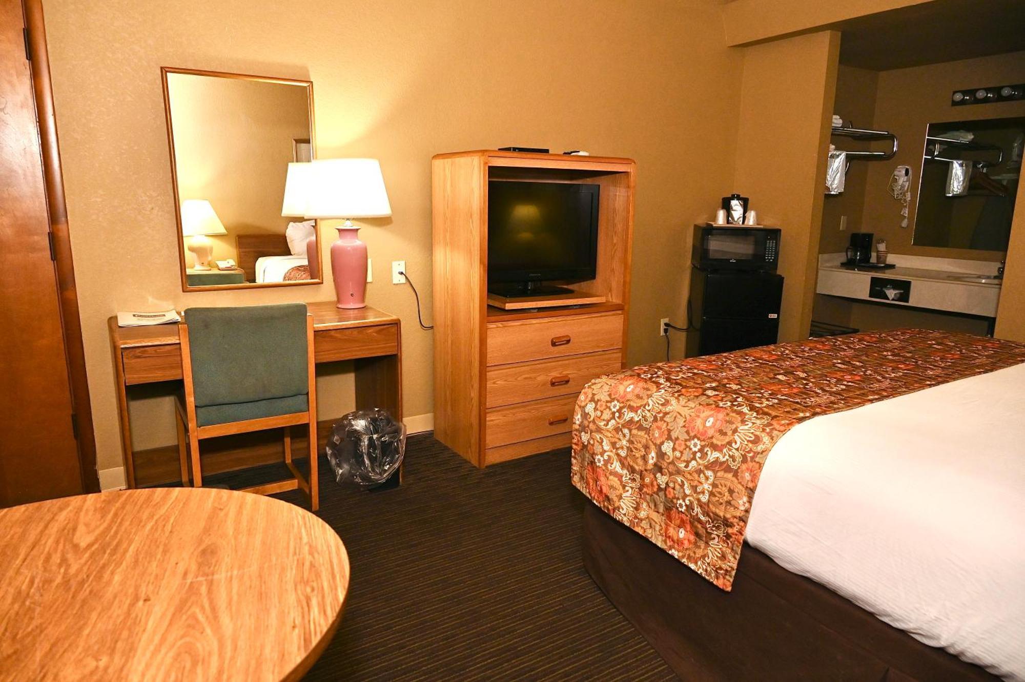 Fortune Inn & Suites Newport Bagian luar foto