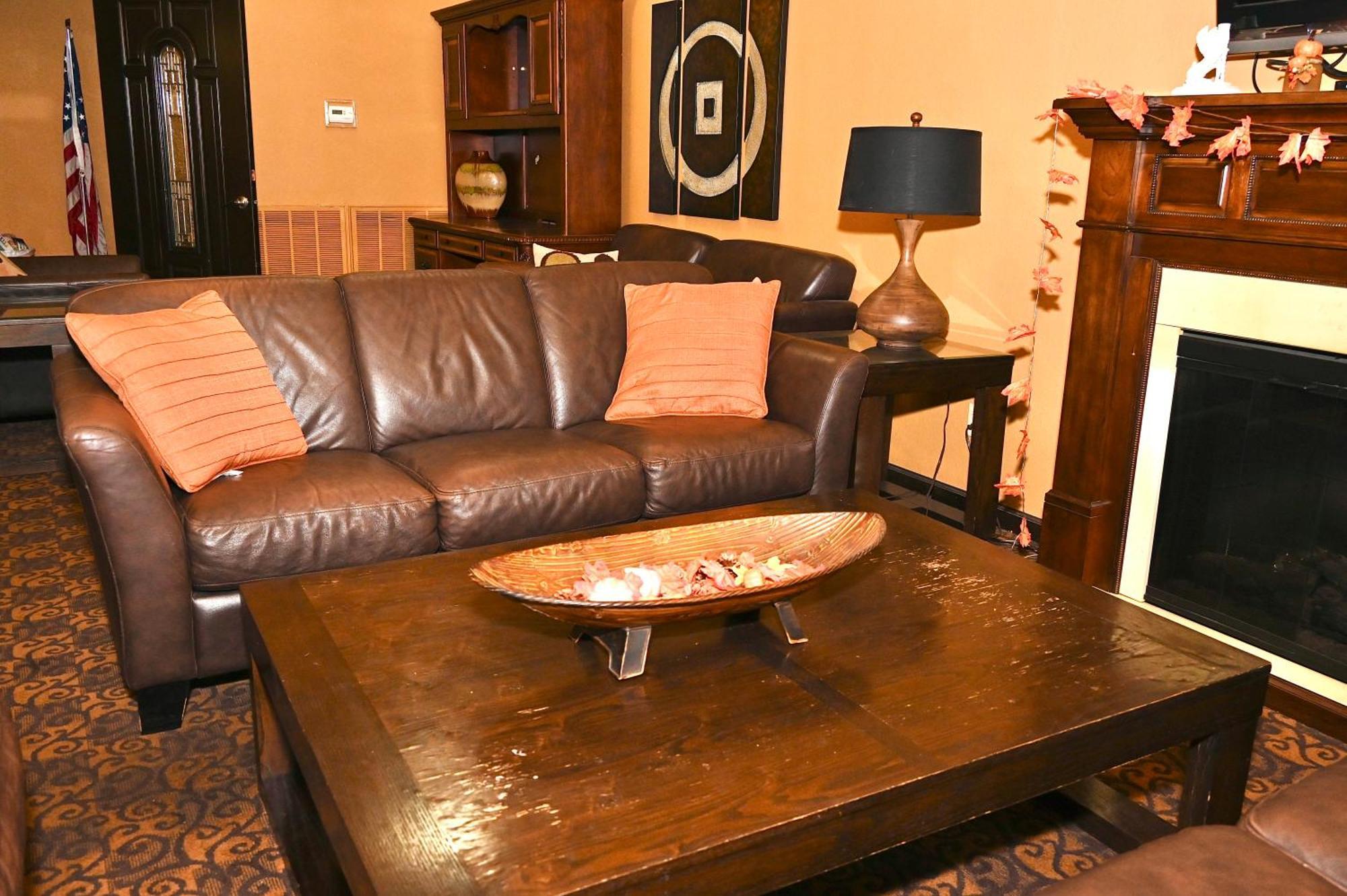 Fortune Inn & Suites Newport Bagian luar foto