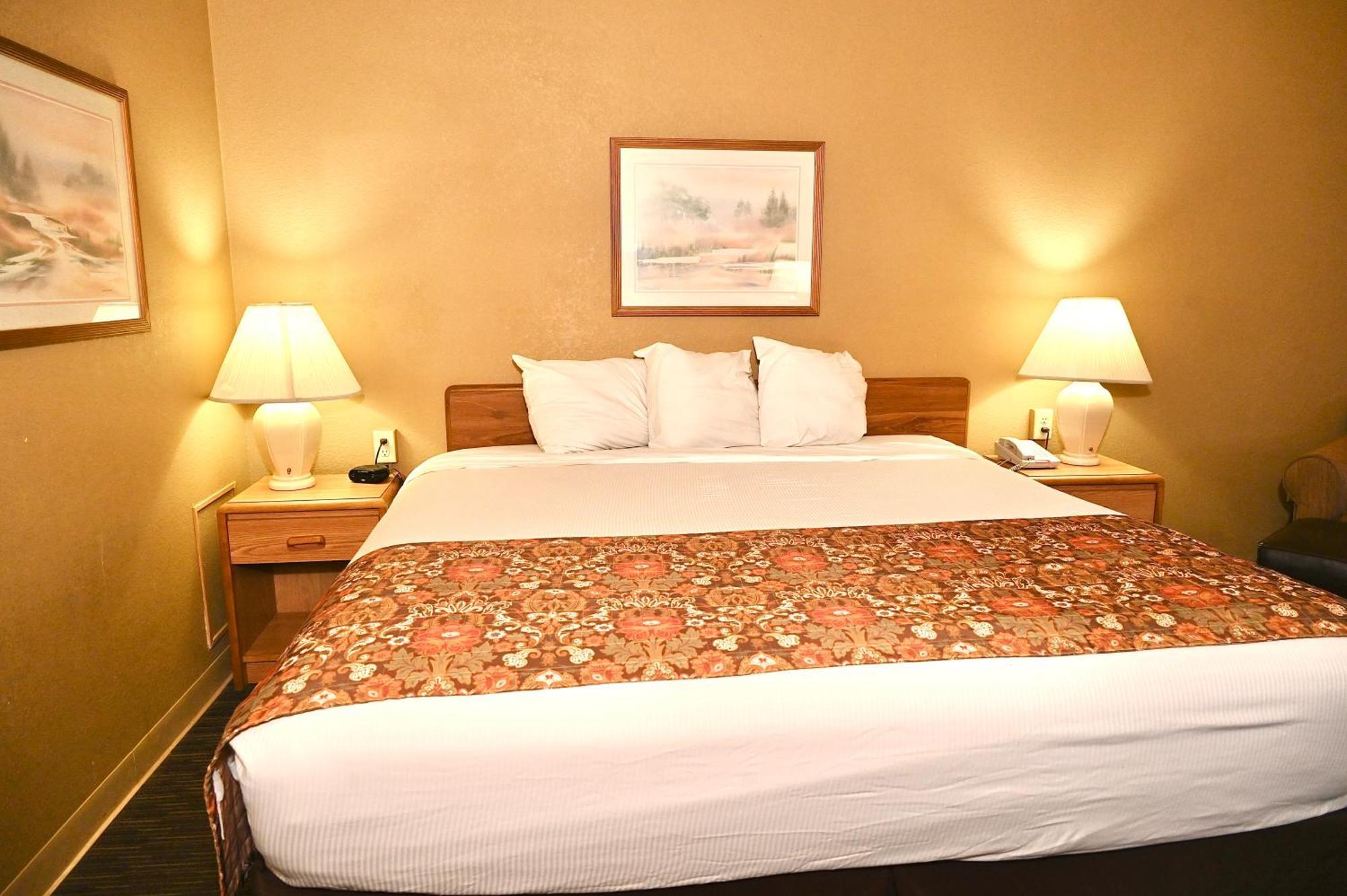 Fortune Inn & Suites Newport Bagian luar foto