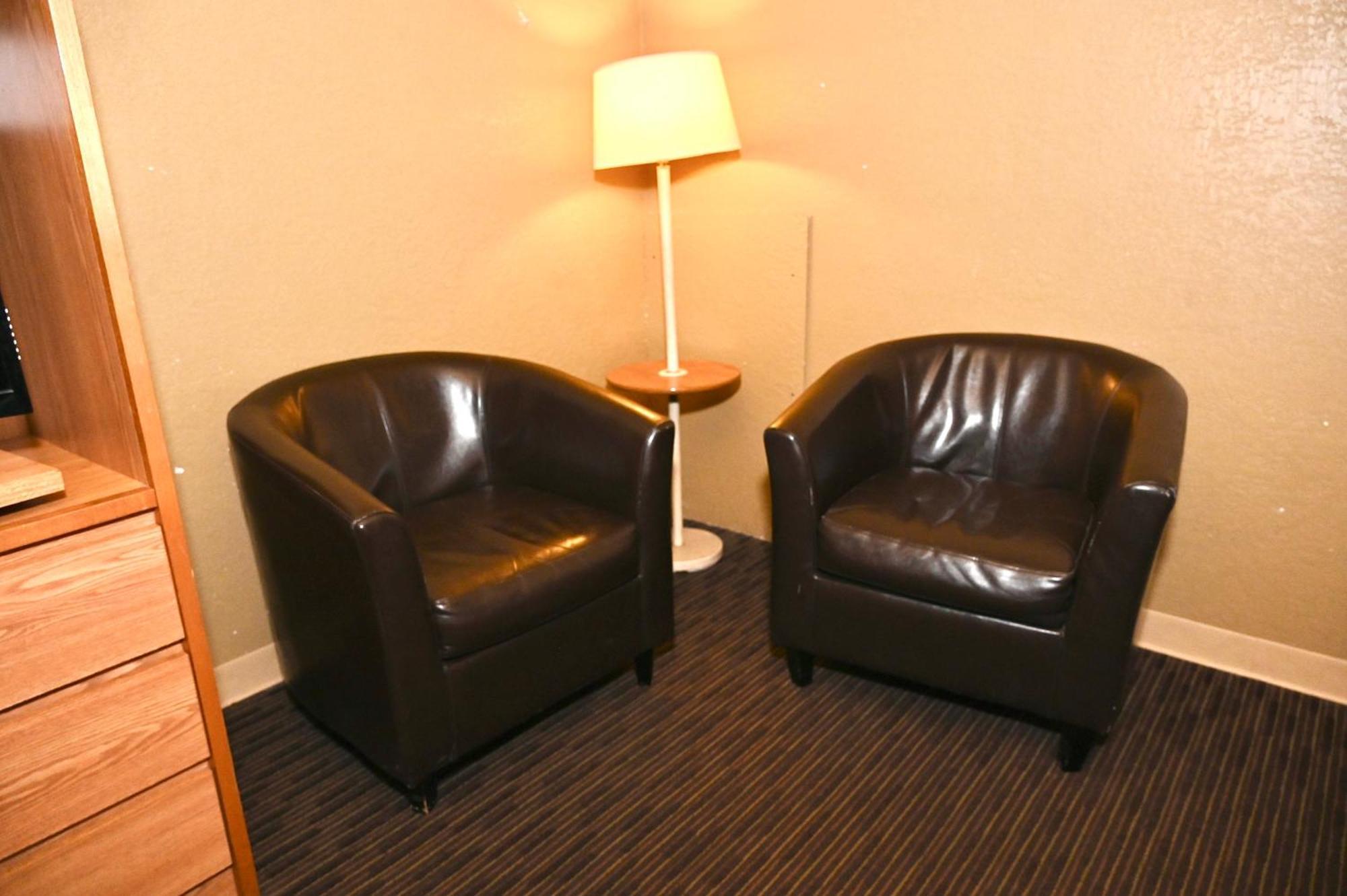 Fortune Inn & Suites Newport Bagian luar foto