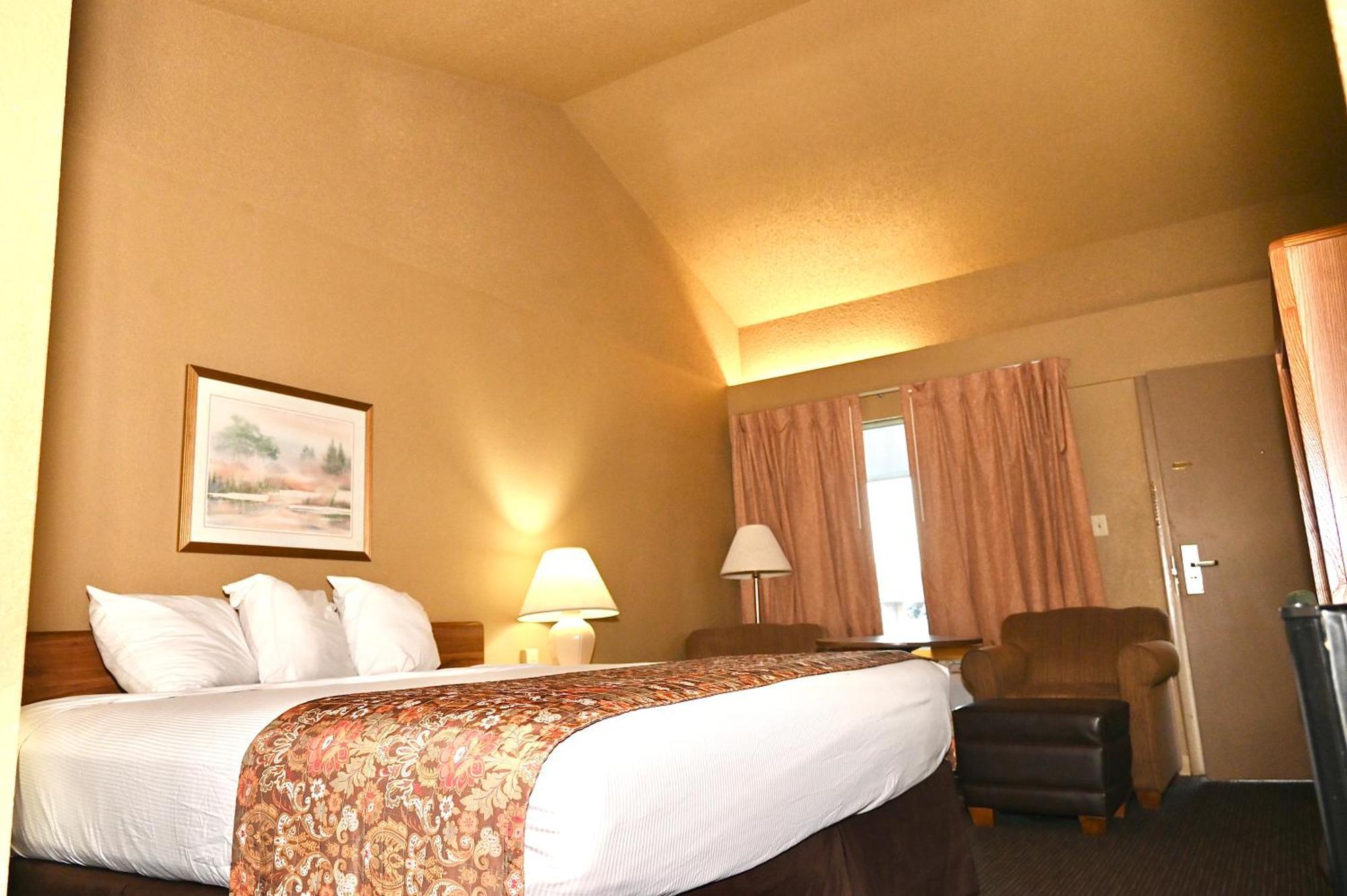 Fortune Inn & Suites Newport Bagian luar foto