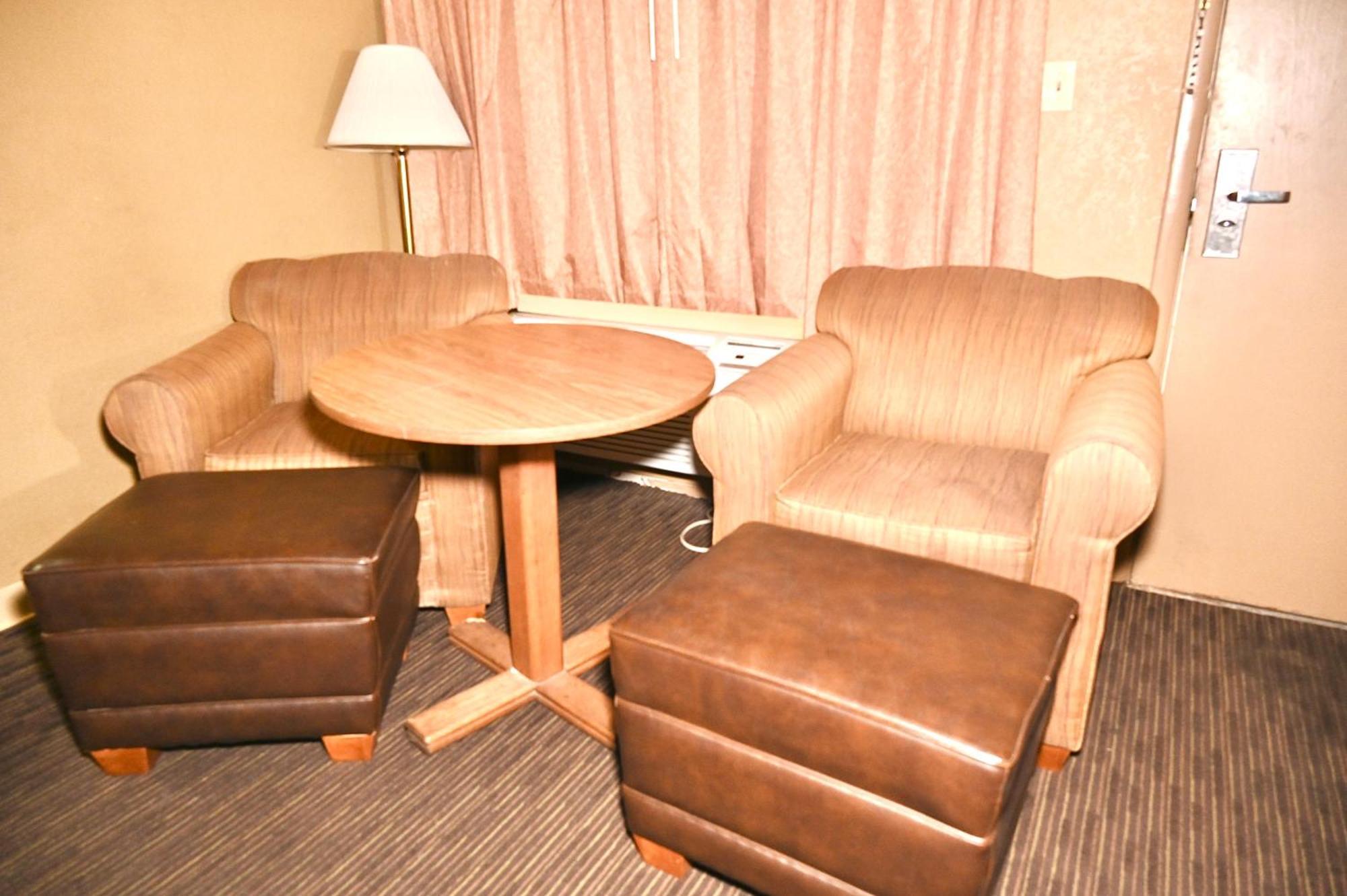 Fortune Inn & Suites Newport Bagian luar foto