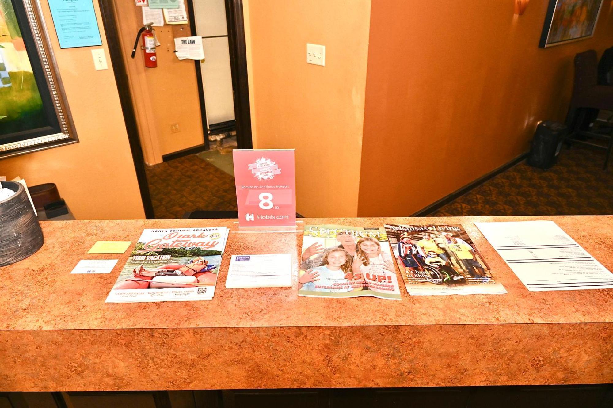 Fortune Inn & Suites Newport Bagian luar foto