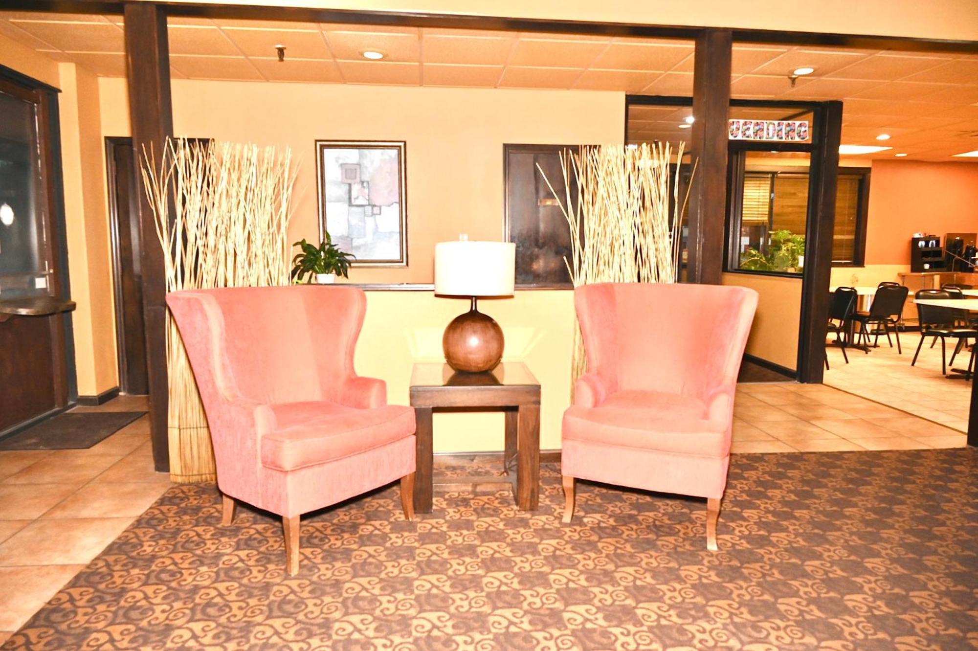 Fortune Inn & Suites Newport Bagian luar foto