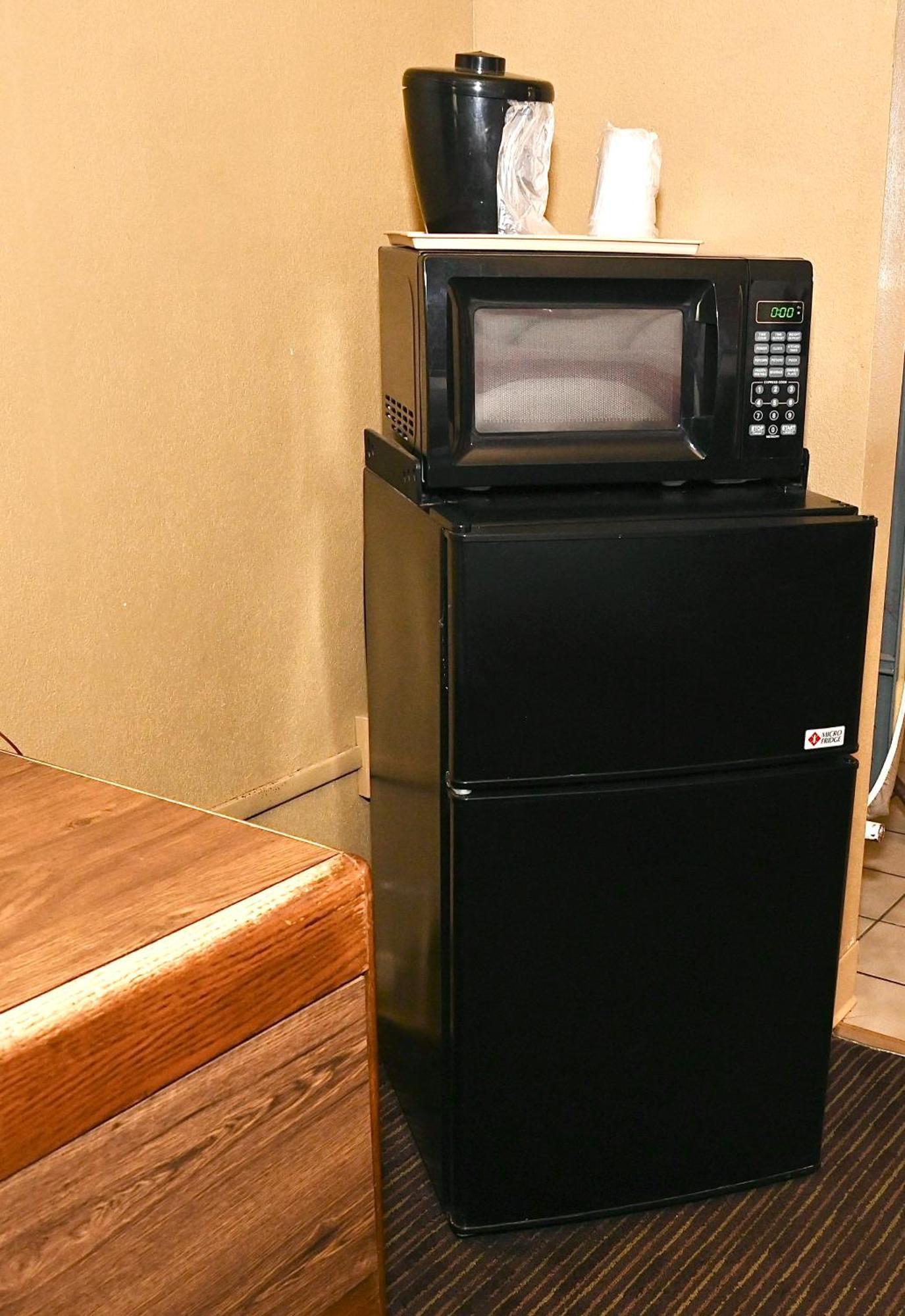 Fortune Inn & Suites Newport Bagian luar foto
